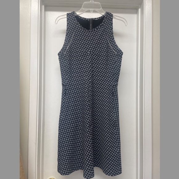 Lululemon &Go Til Dawn Dress Black White Deep Dive EUC - Picture 5 of 13